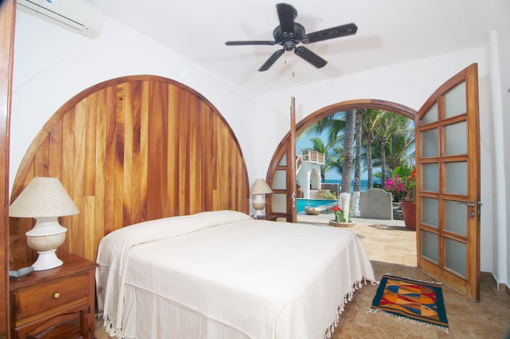 Chumba kilicho kando ya bwawa