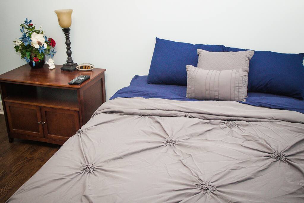Queen Bed (Photo 2)