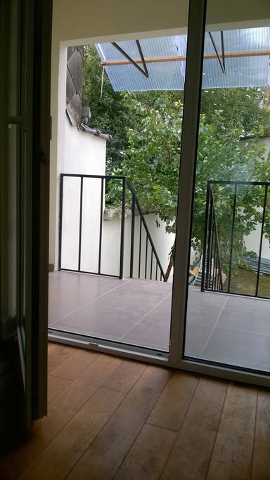 terrace and access to the courtyard
