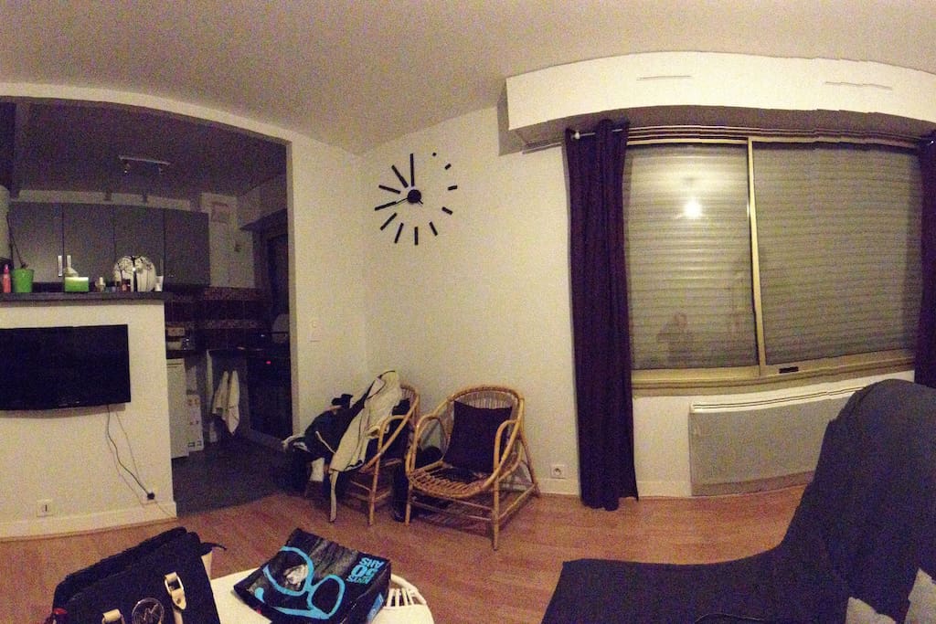 Lounging area / kitchen