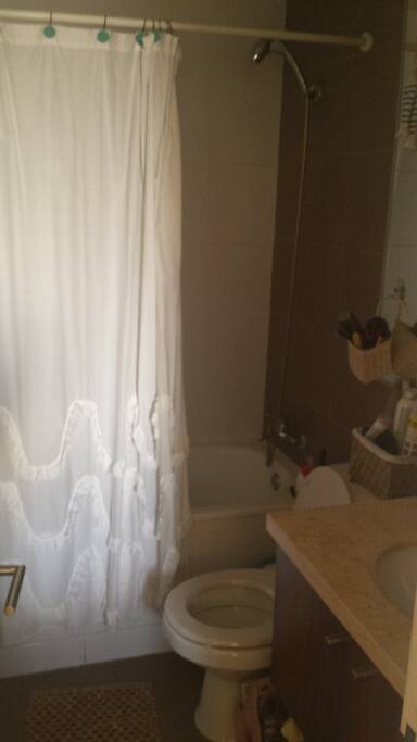 Baño en Suite, con tina completa.