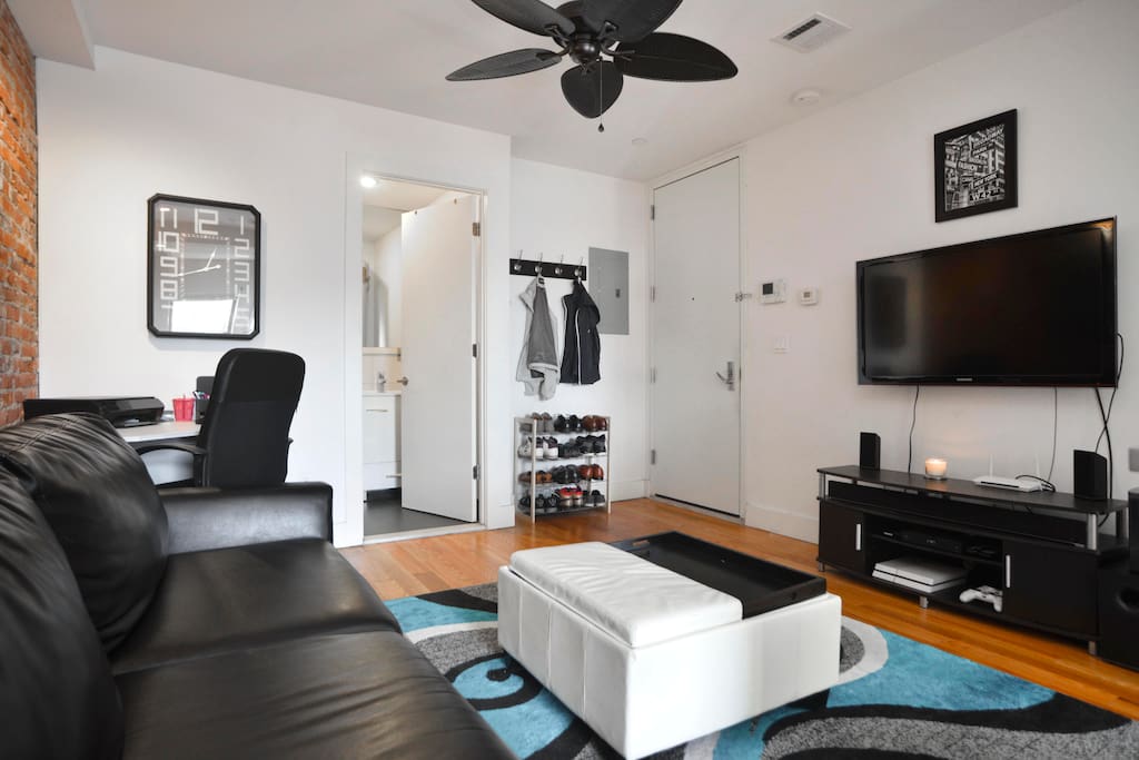 Living room. Cable/wifi/video games.