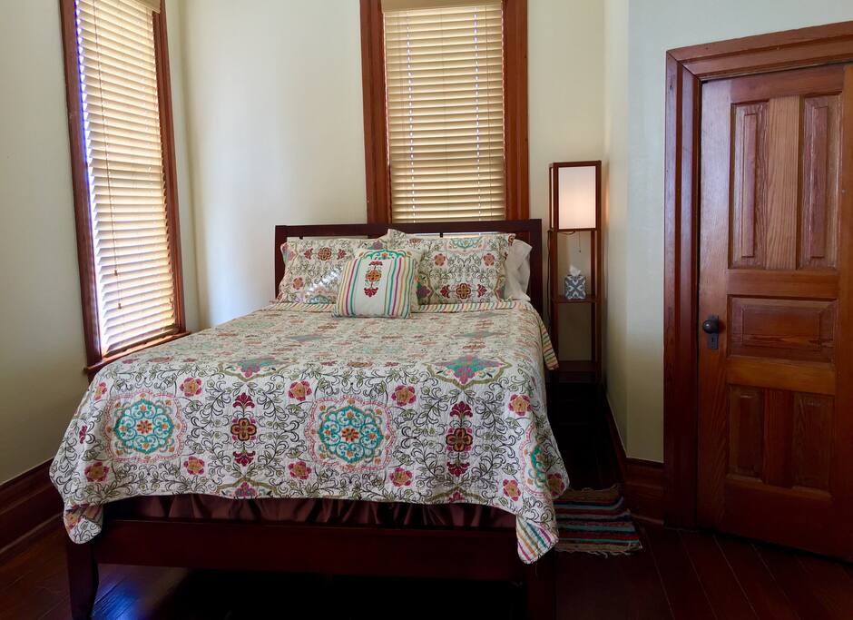 Room #1 Comfy Queen Bed