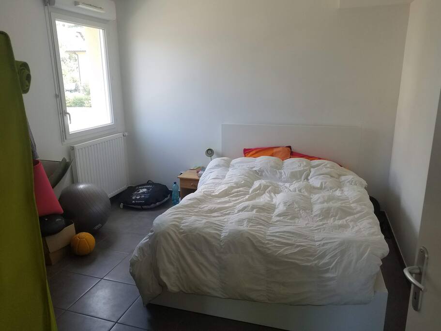 Chambre avec lit double