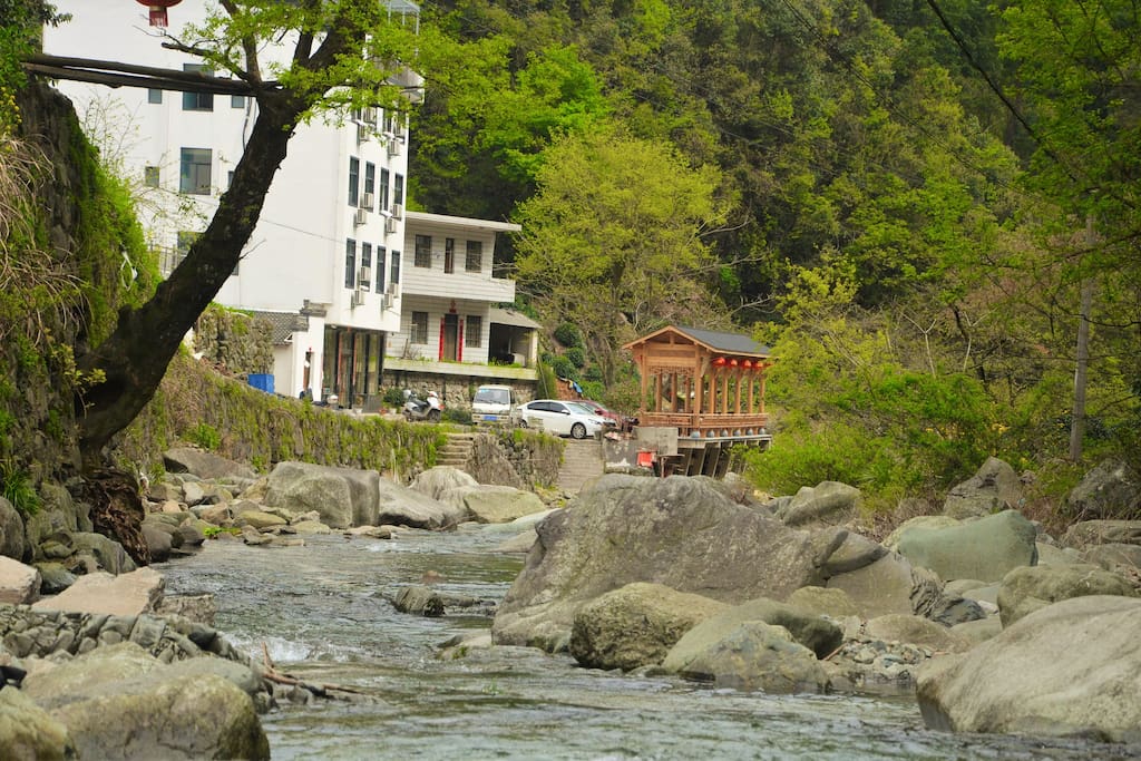 河中远观房子