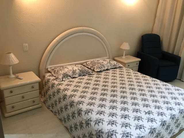 Large apartment w/jacuzzi in Copacabana/Ipanema