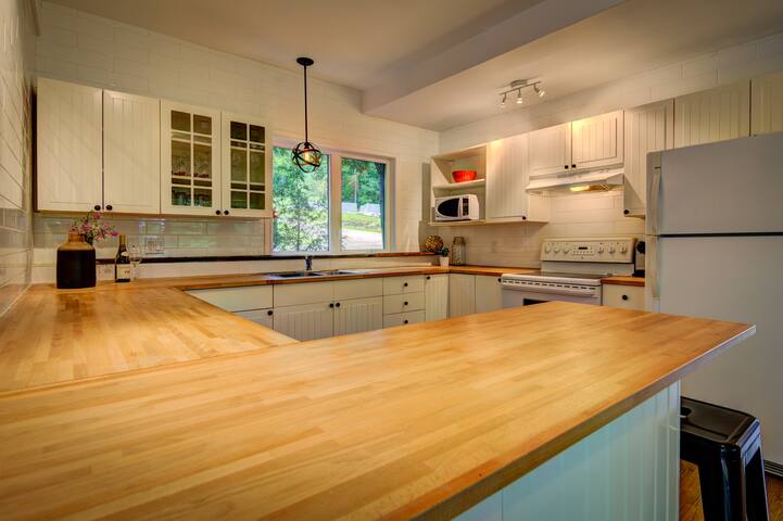 Chic Cottage Spa Nestled By The Gatineau River Cottages For