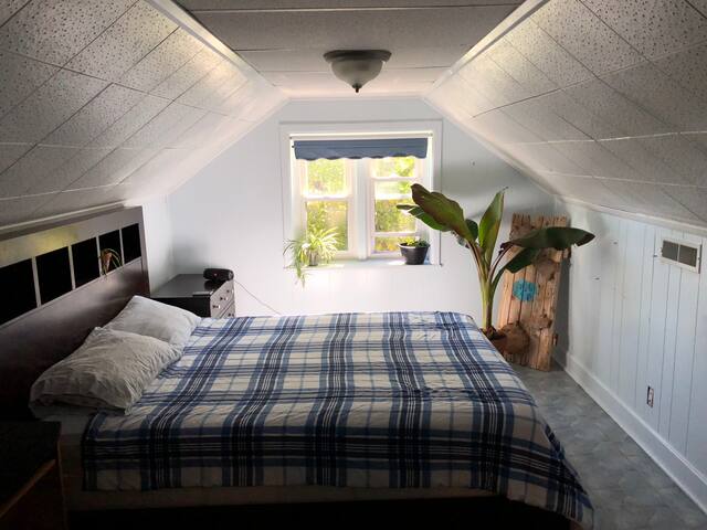 The Nook in Tower Grove. 2nd floor private 1/2bath
