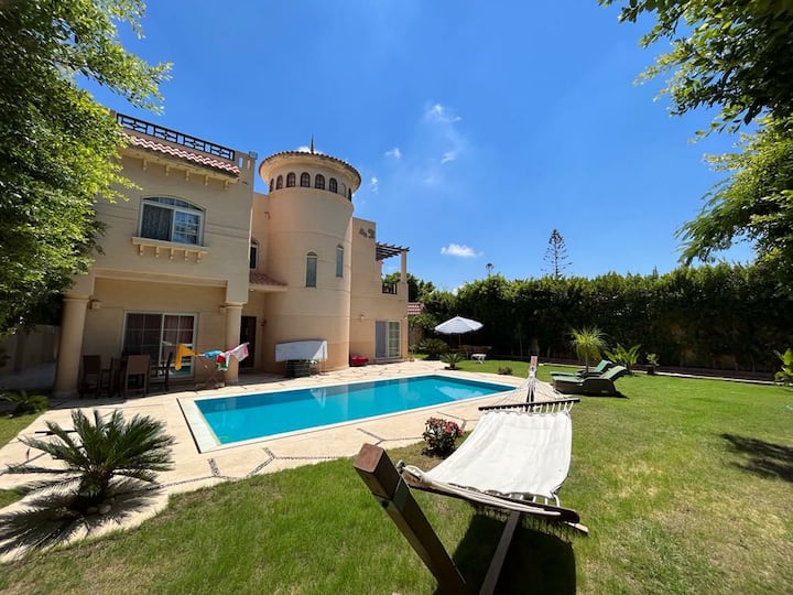 Relaxing private villa with pool Villas for Rent in Ekeingy Maryout