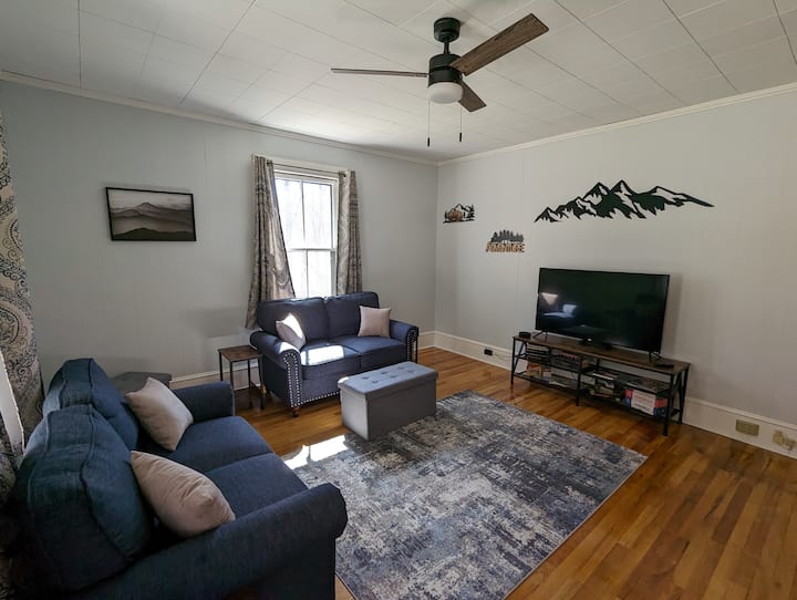 Quaint Downtown Mountain House Houses for Rent in Black Mountain