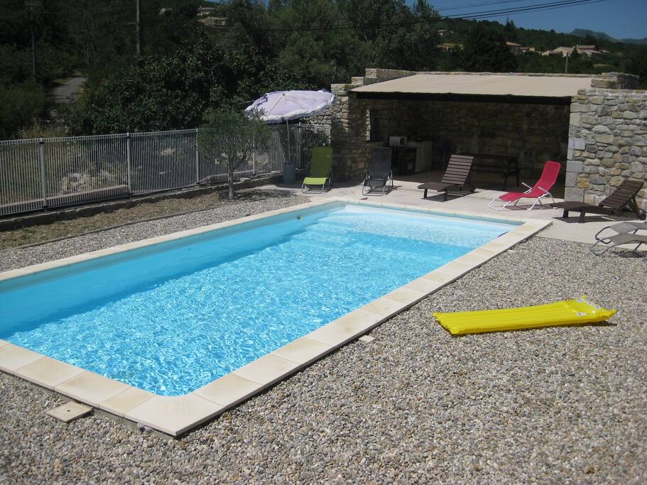 Piscine et cuisine d'été