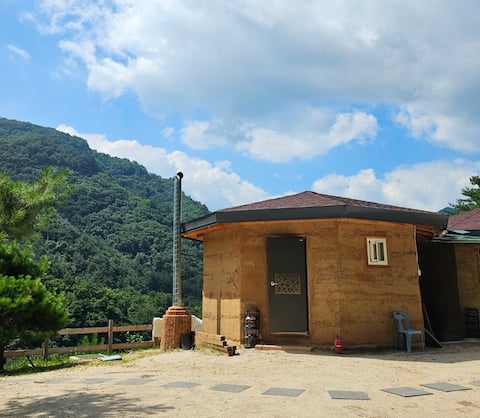 [강원도 영월]따끈따끈 온돌방_무릉도원 흙집_구들방_힐링촌캉스_산뷰