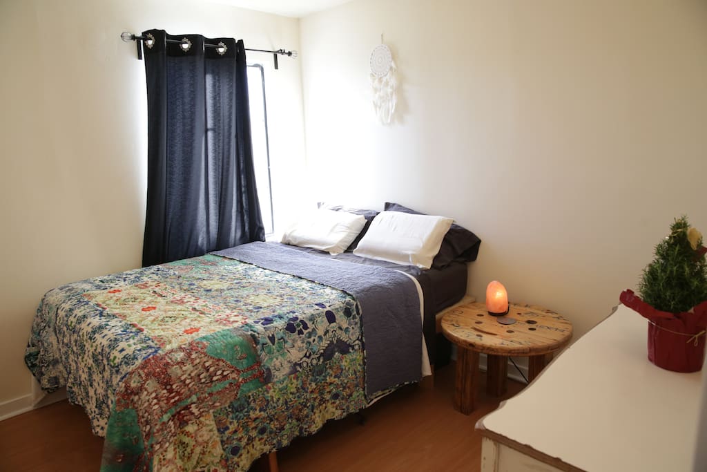 guest house is located in the back of the house so very quiet for a great nights sleep.