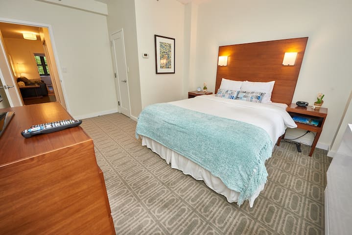 #2BED Midtown Full Kitchen