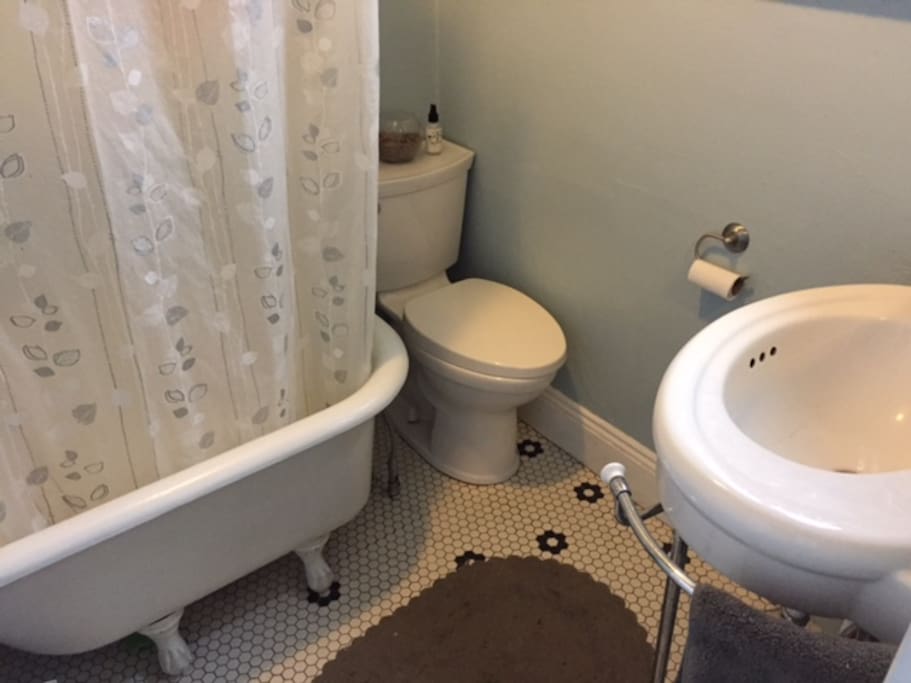 Bathroom with clawfoot tub