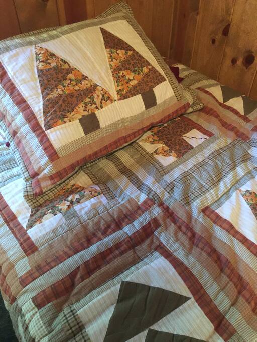 Bedroom 2 - 4 singles