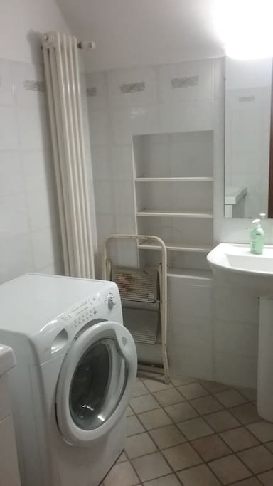 downstairs bathroom with washer/dryer