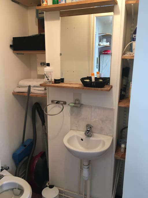 Toilette et lavabo