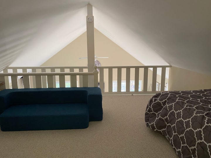 Espacio loft con cama doble 