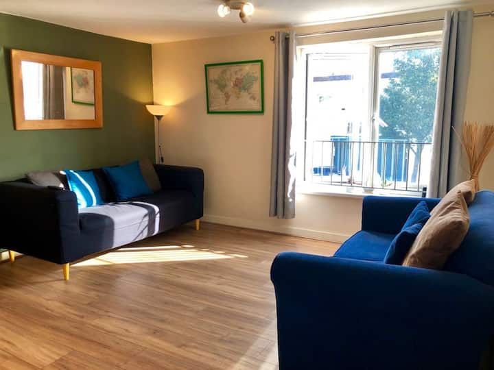 CityCentre Apartment 5 mins Castle, Park & Stadium