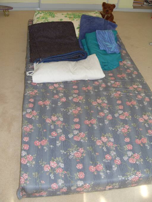This is a mattress option and type of bedding for you but linen colours may vary, carpet mat available, photo shows display carpet only.