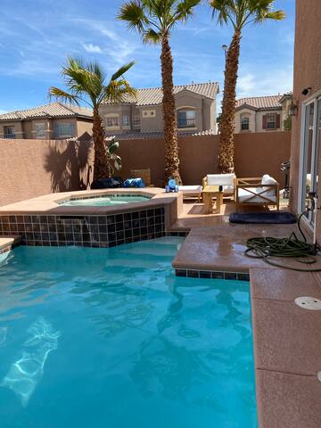 Gorgeous Designer Home with Pool gallery image 5