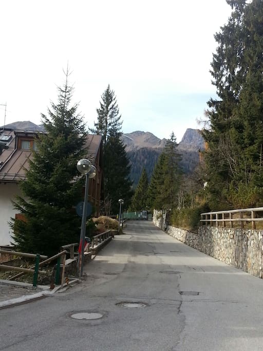 strada di casa andando verso il centro del paese
