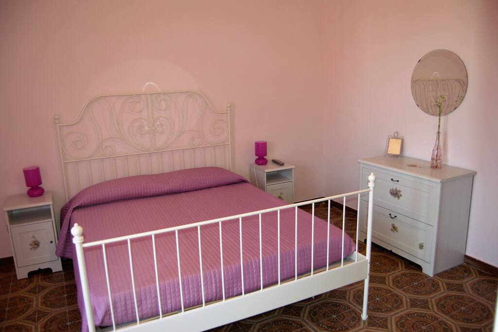 Camera 2 Rosa Letto