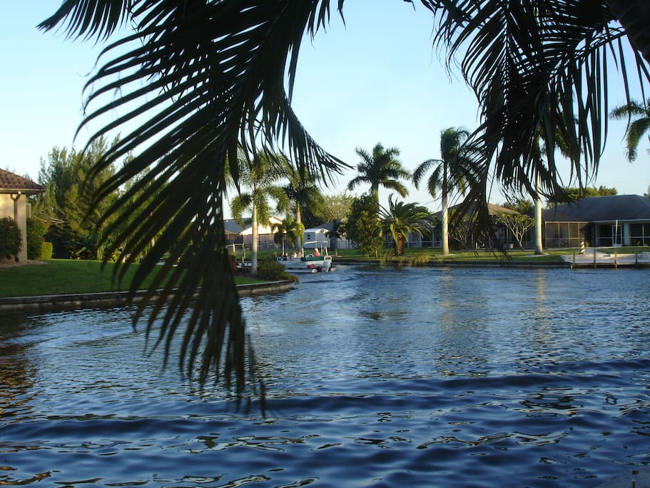View n intersection canal