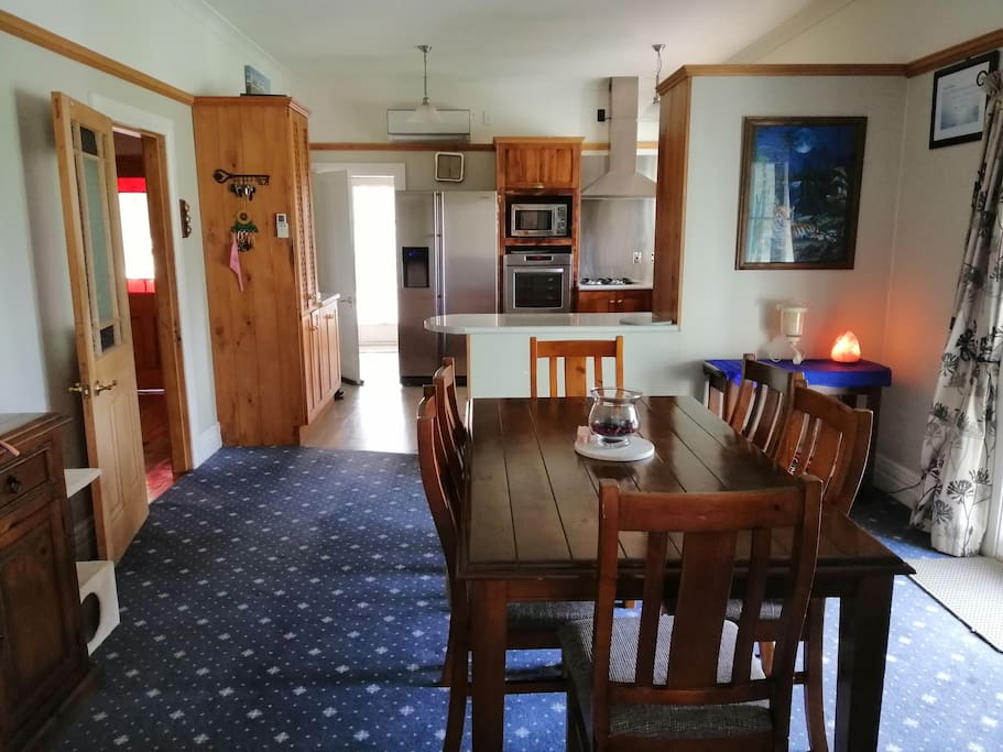 Dining room into kitchen