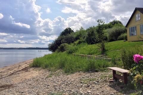 Genuine cottage with unique views and private beach