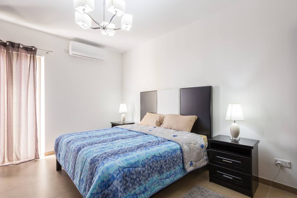 Main bedroom with queen size bed