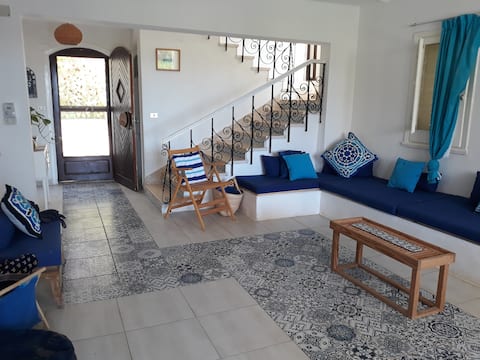 Blue villa _ see the sea_ 5 min walk from sea