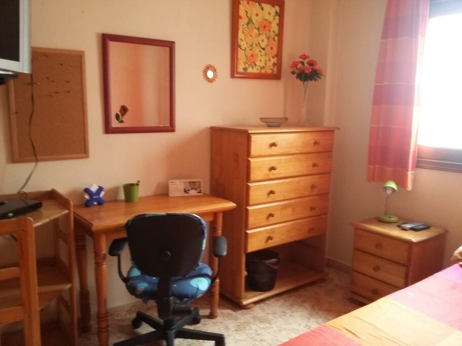 Habitación con cama de matrimonio