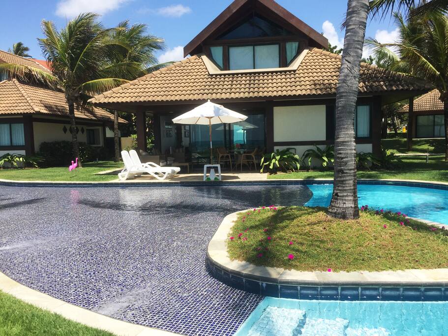 Piscina rasa para guarda sol e cadeiras