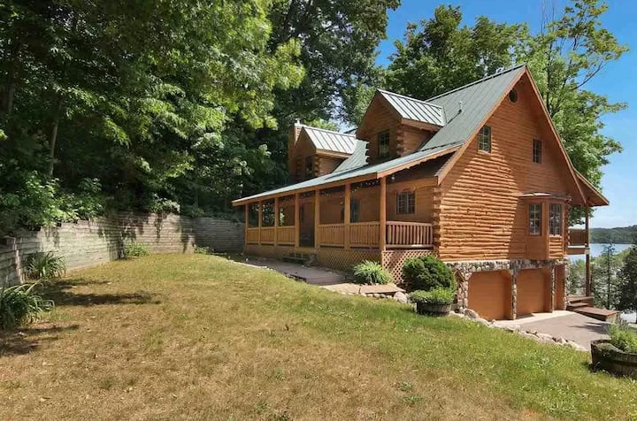 NEW Private Lake Michigan beach house on Good Harbor Bay, minutes from  Leland! - Lake Leelanau