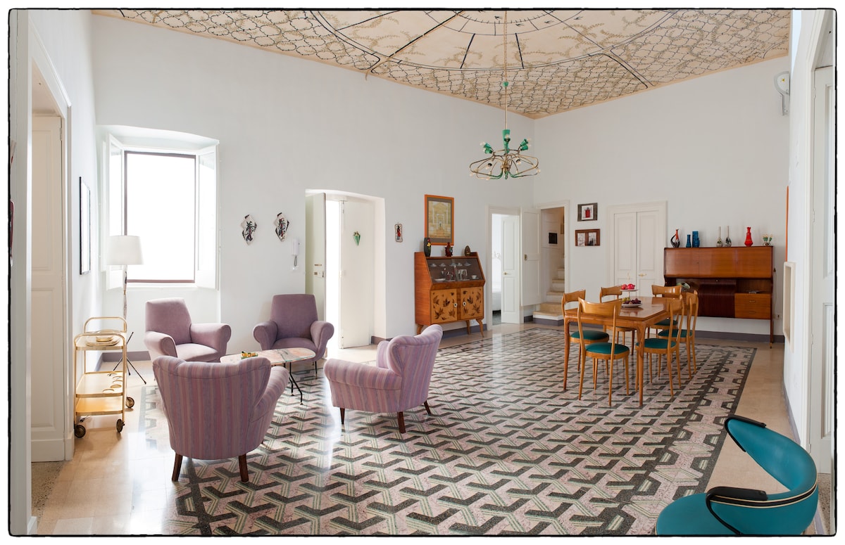 Successful Airbnb property: Large historic home with panoramic terrace in Nardò