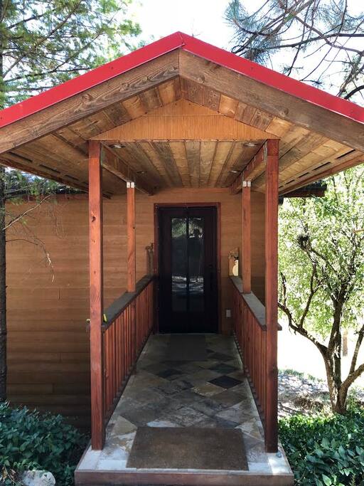Separate Entrance to private Guest Suite