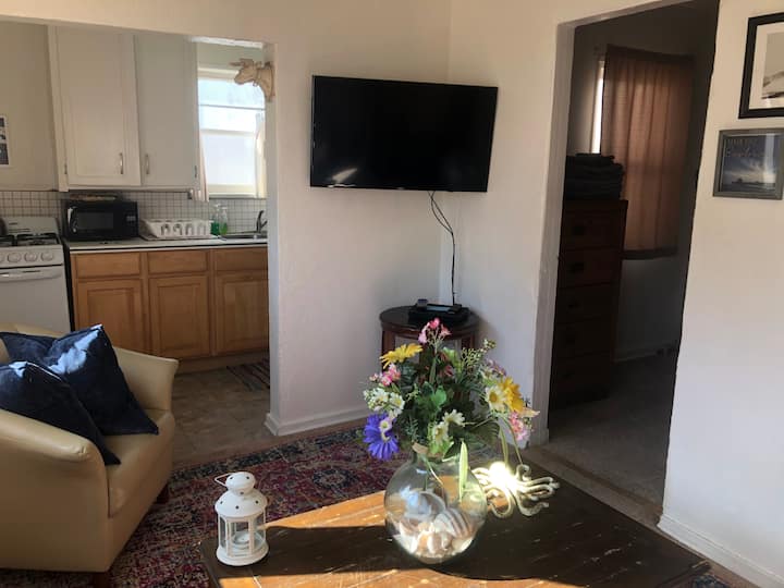 Cozy Beach Cottage; 1bd w/kitchen