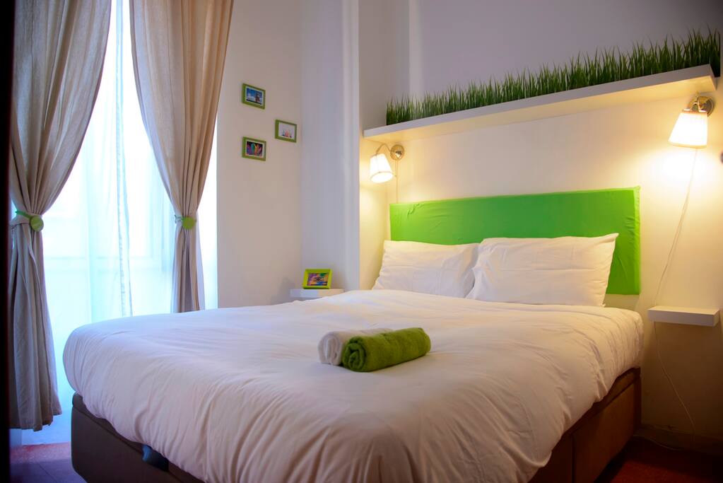 The romantic and quiet bedroom