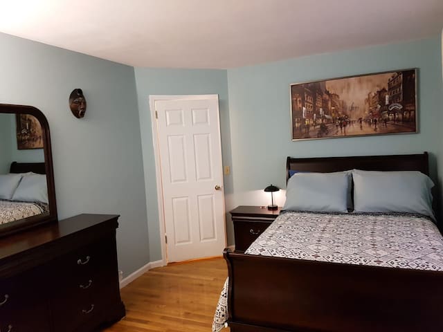 Comfortable Room in a Spacious Peekskill Home A
