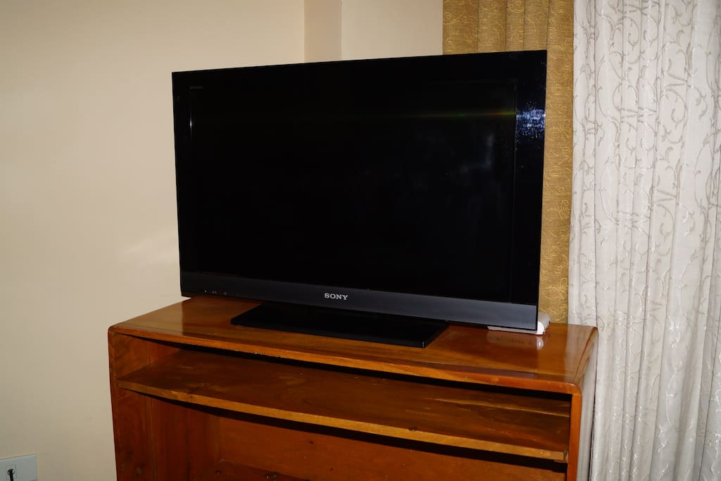 32 in LCD colored TV - Sony Bravia