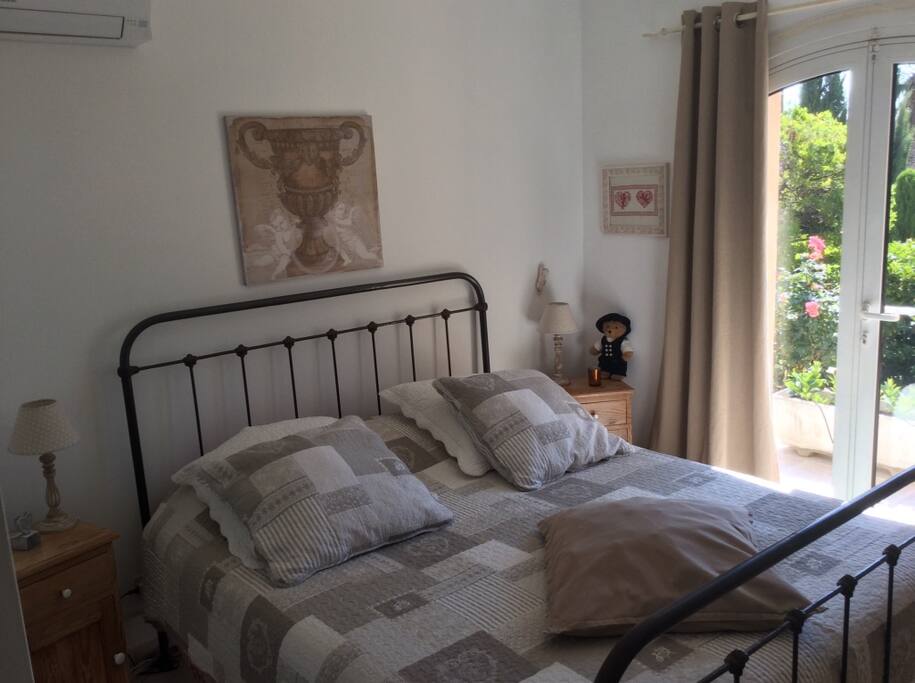 Chambre RDC climatisée - Télé