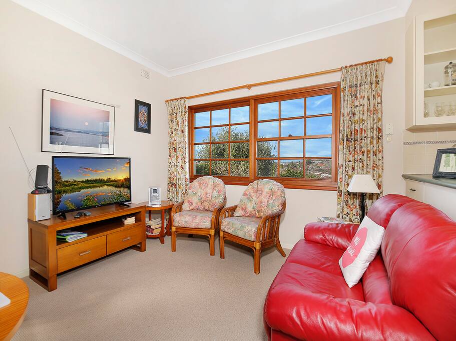 Just chat and enjoy the relaxed atmosphere of this cosy room