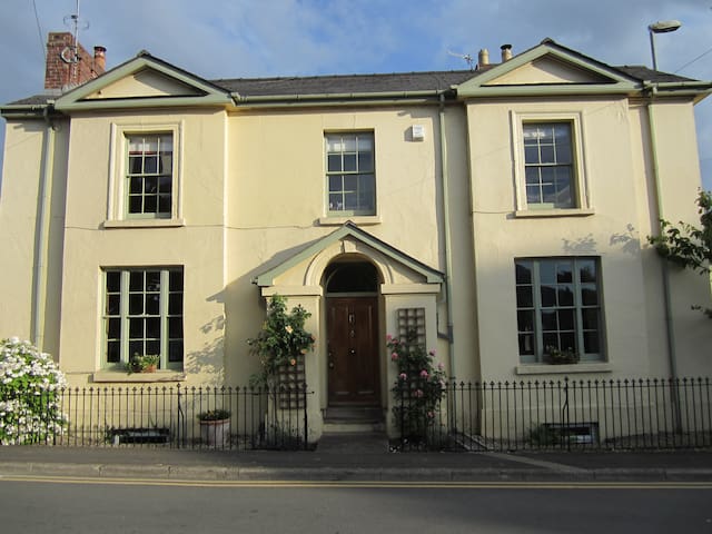 Double room  in Abergavenny Georgian Townhouse