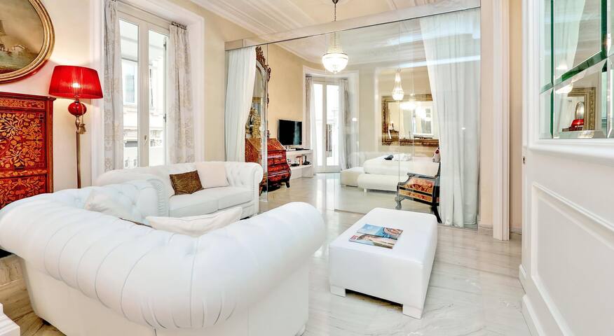 Spanish Steps Luxury House gallery image 2