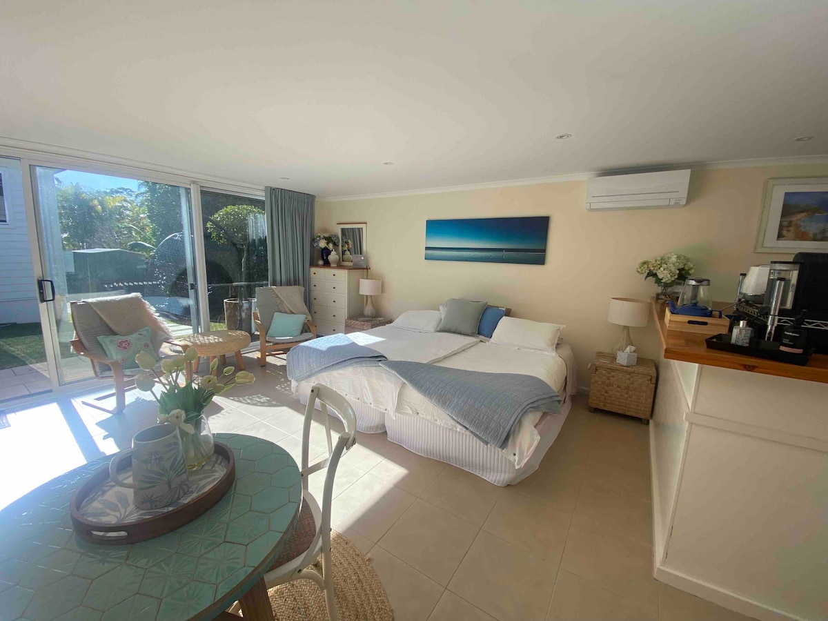 40平方米的单间公寓空间充裕，让您在入住期间感受到宾至如归的住宿体验。