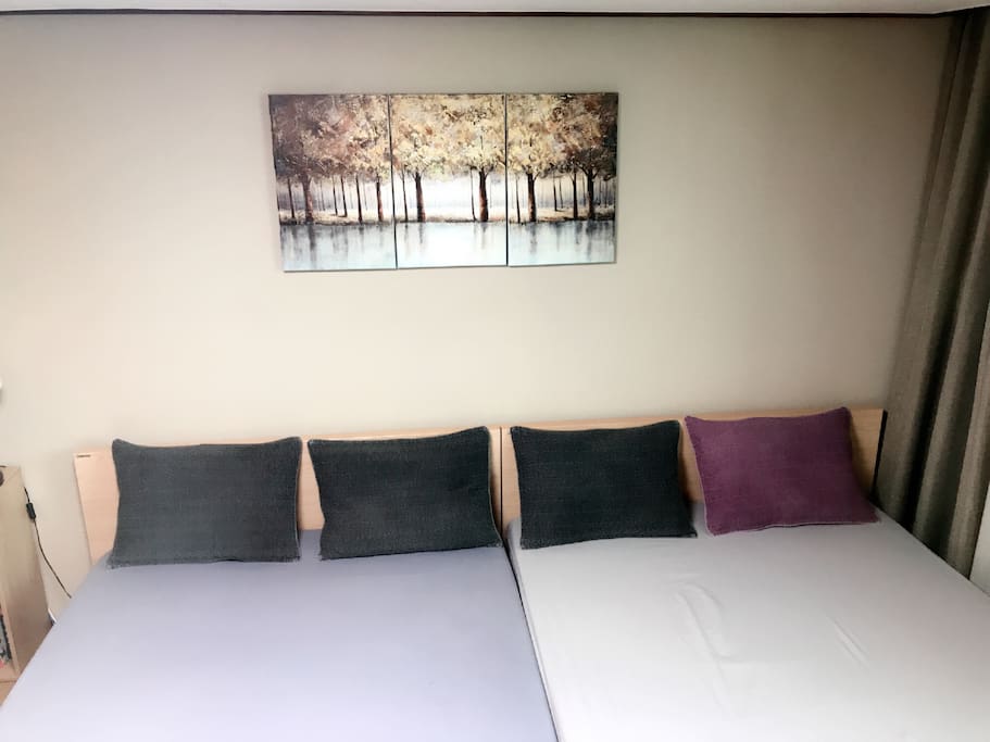 Queen bed + Queen bed