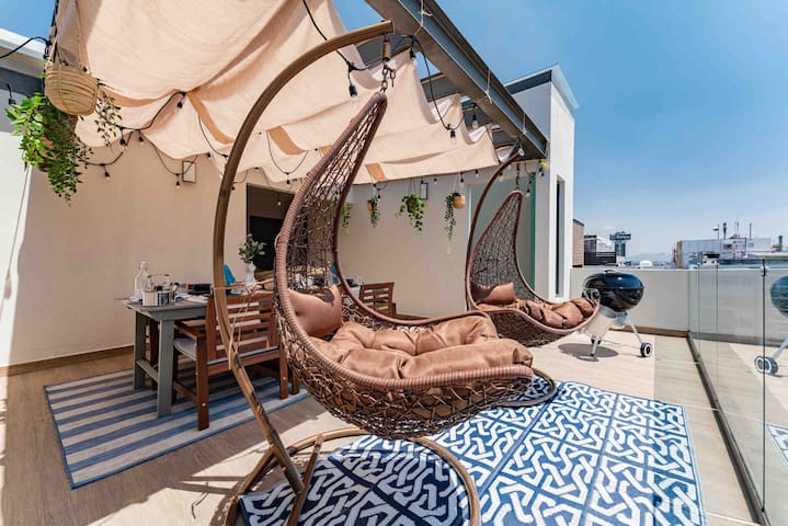 Stylish 3-Level PH, Private Rooftop & City Views gallery image 2