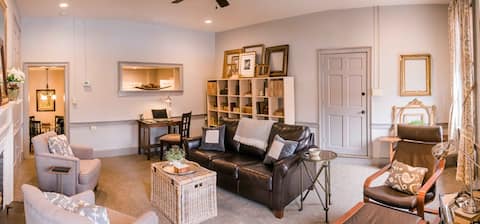 Kenton Suite, Walk to Dining, Boutiques & Shops.
